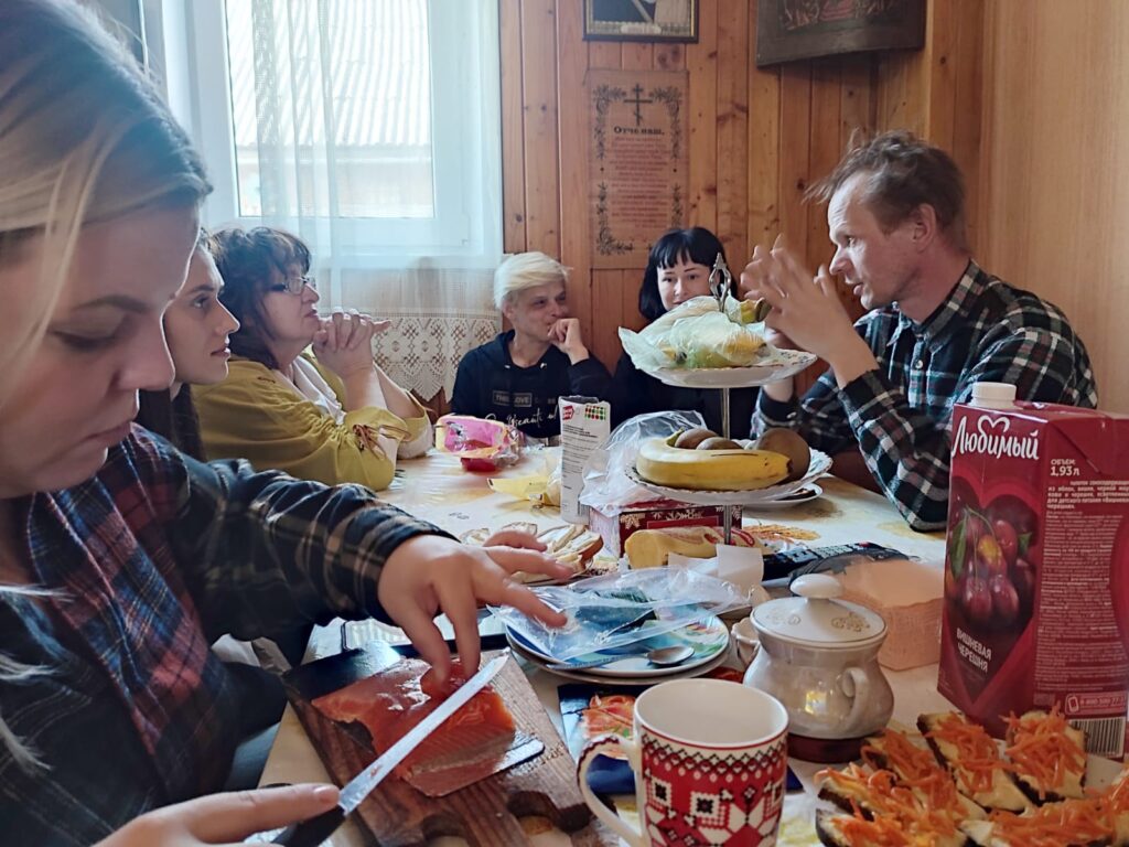 Kitchen Meeting 1024x768